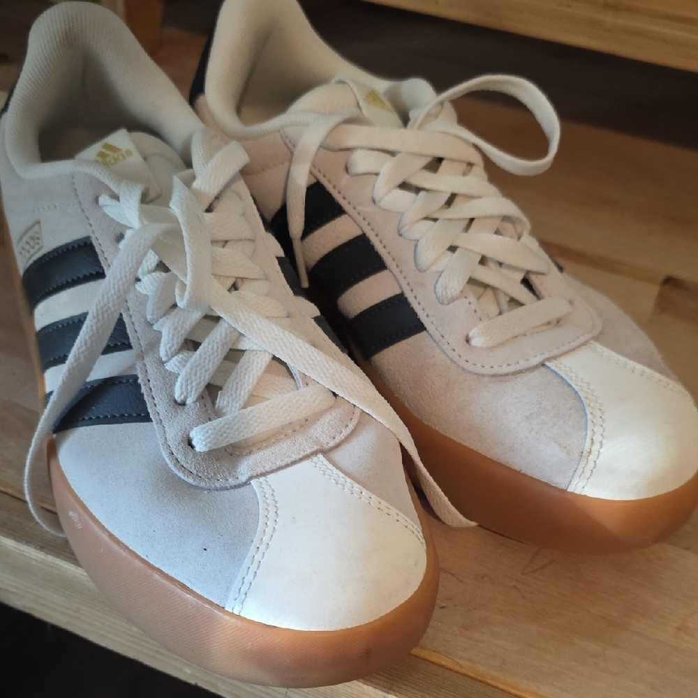 Adidas White and Black Sneakers - Picture 5 of 6
